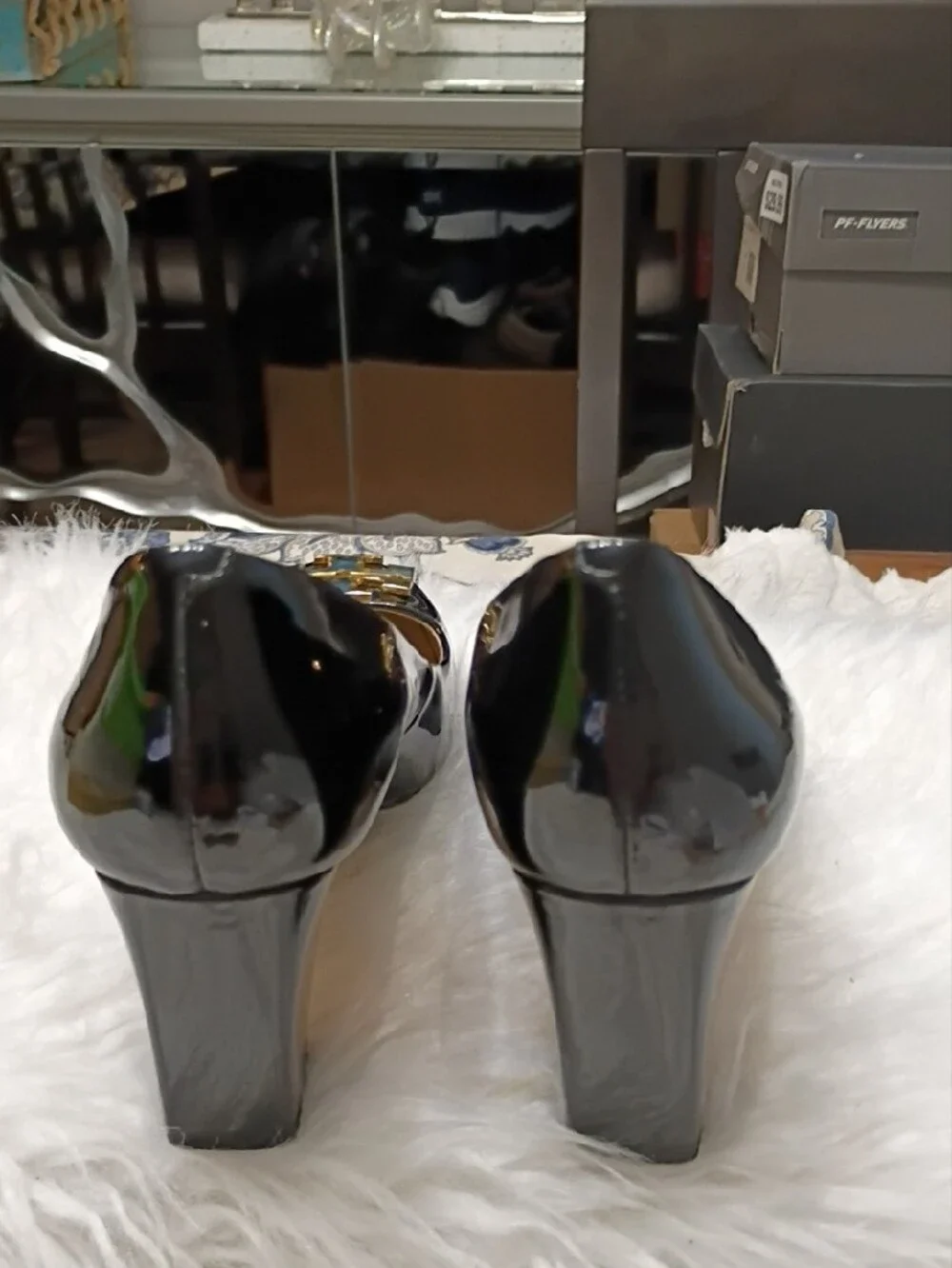 Tory Burch Black Patent Leather Block Heel Pumps with Gold Logo SZ 6M